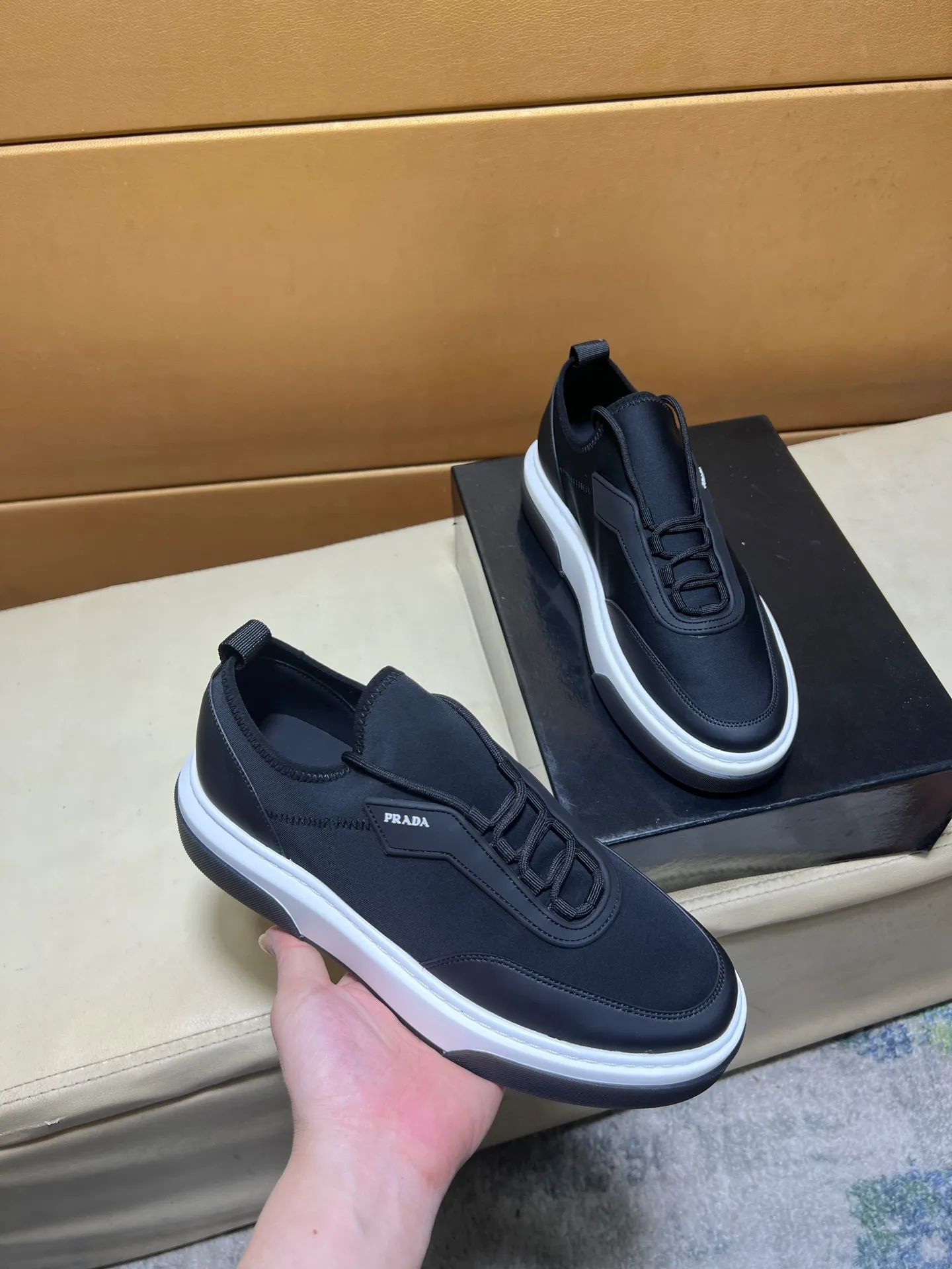 pp560💰👑👑《PRADA》【Classic Original Version】Prada: Top 🔝 Purchasing Agent 🔍🔍Sold at the latest men’s counter simultaneously, imported high-quality original version from Italy 🇮🇹: 🔝Brand silk calfskin·Shoe height, brand logo·Brand high mercerized canvas cloth·Tongue screen printing Brand logo: Prominent (high-end, extravagance, class), exquisite workmanship (imported Italian 🇮🇹 water-based mesh lining, 🐂cowhide feet), soles: original soles specially provided by the original factory, double-layer movable molding: transparent air cushion bottom, environmentally friendly, wear-resistant, ultra-light, comfortable, 🌲🌲🌲, real-life photos 🎬The real ones are more beautiful Code number 38-44